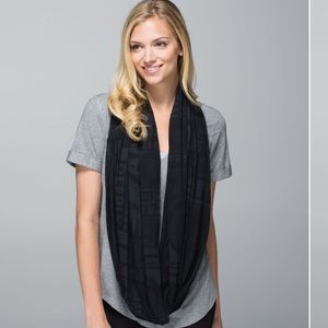 Lululemon | Sunny Savasana Scarf | Exploded Manifesto Pop Block Burnout Black